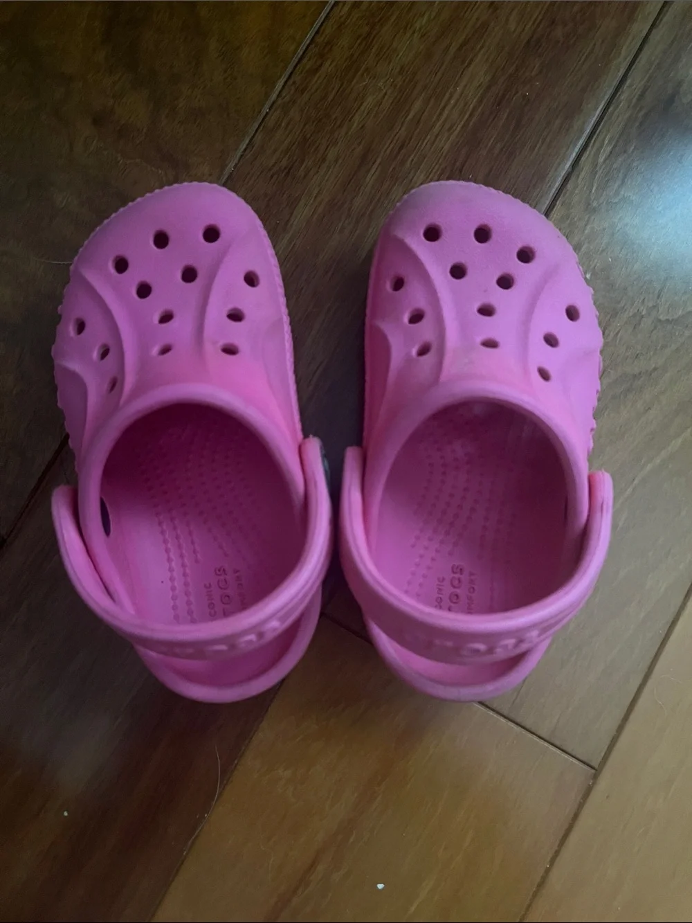CROCS Kids Classic Clog in Bright Pink